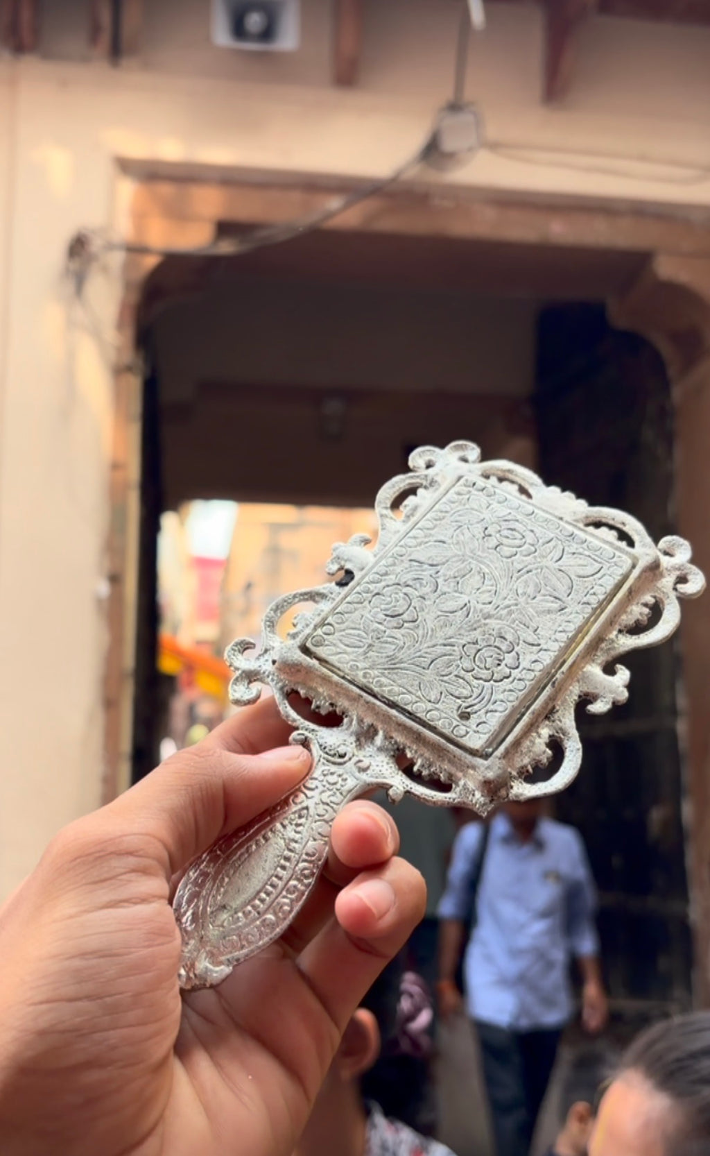 Silver finish medium size handle mirror with beautiful engraving