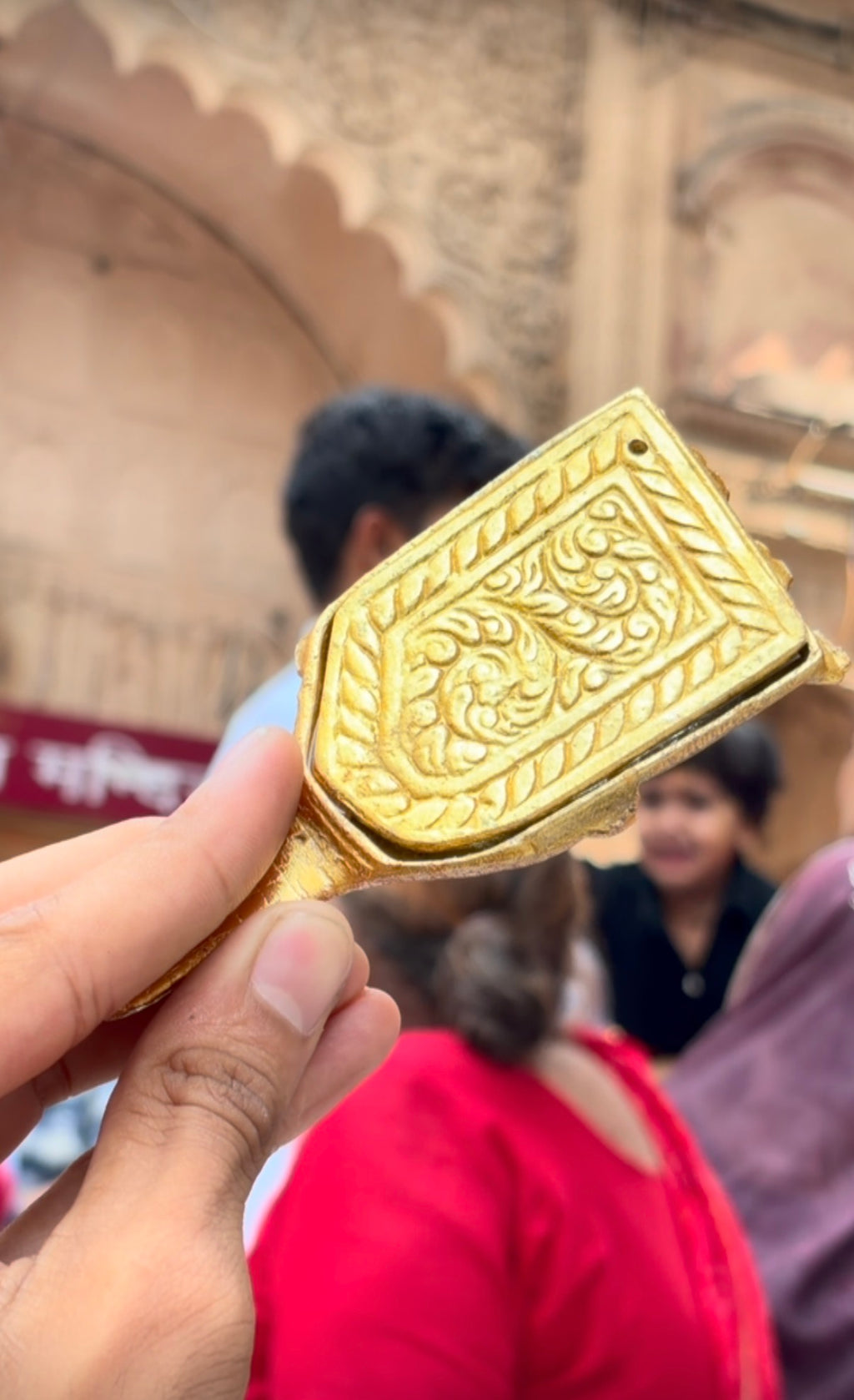Small gold finish handle mirror (pocket friendly)